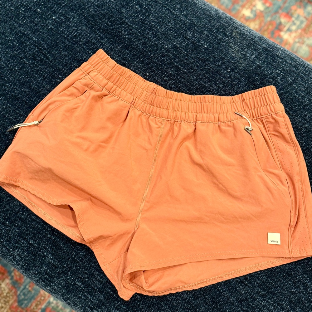 Women's Large Orange Vuori Shorts EUC